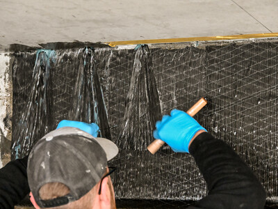 Fibrene i S&P C-Anchor må spres ut nøyaktig og festes til S&P C-Sheet.