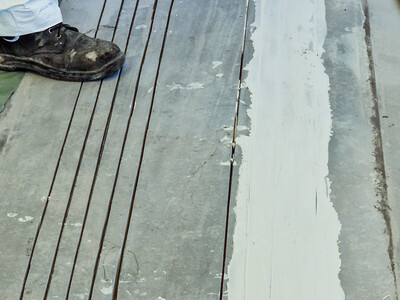 I den andre fasen av byggingen ble laminatene limt på den andre siden av veibanen. Bilde: Simpson Strong-Tie